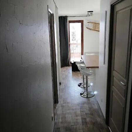 Apartment 1800 / L'ours Blanc *